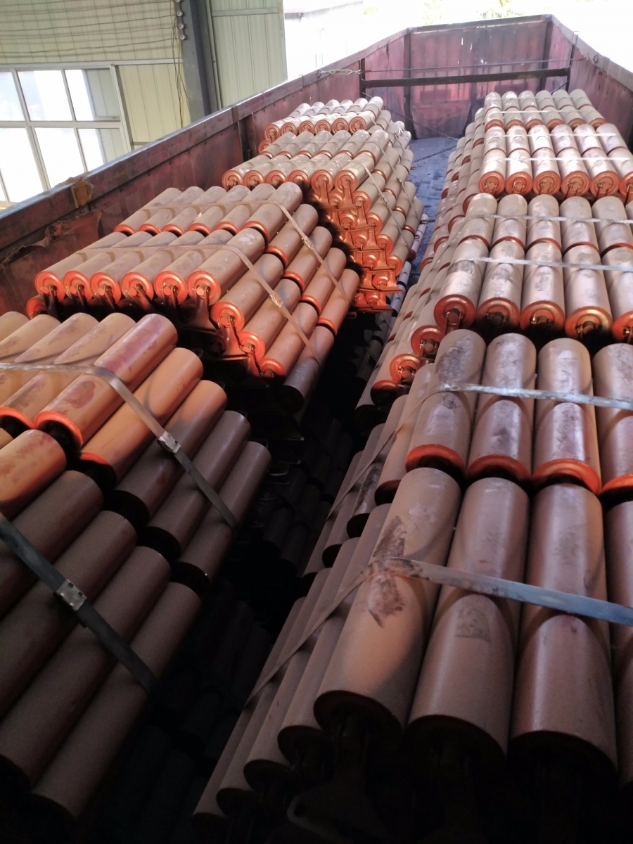 為棗莊客戶發(fā)托輥一車(chē)